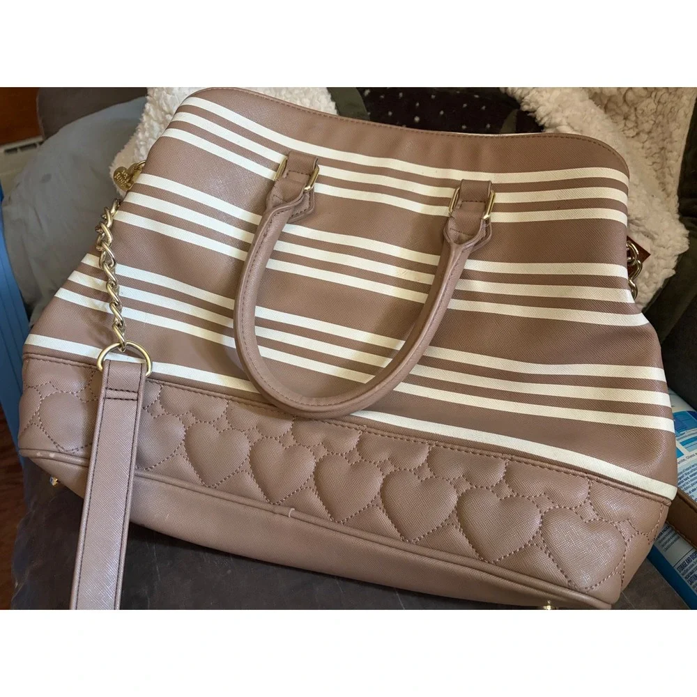 Betsey Johnson Tan White Striped Heart Quilted Satchel Crossbody Bag Bow Charm